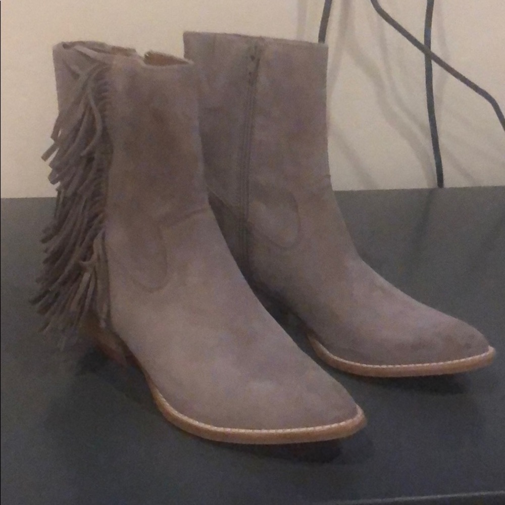 Jeffrey Campbell fringe boots / with box